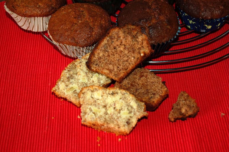 Muffin mele e nocciole con spezie per pan pepato