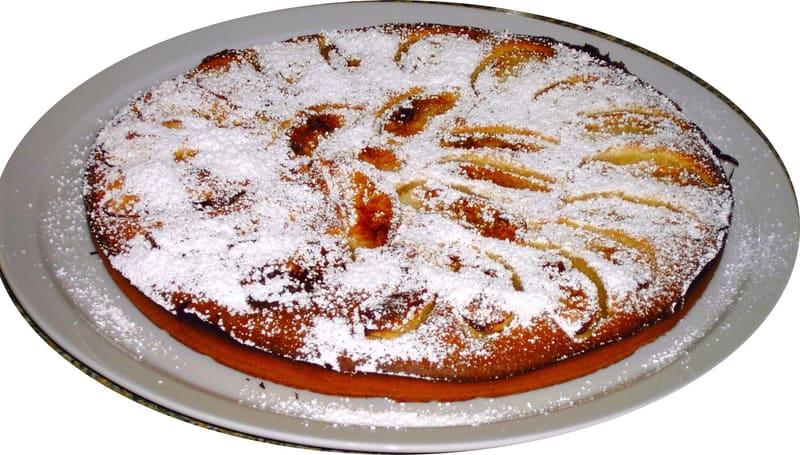 Torta di mele con pasta montata