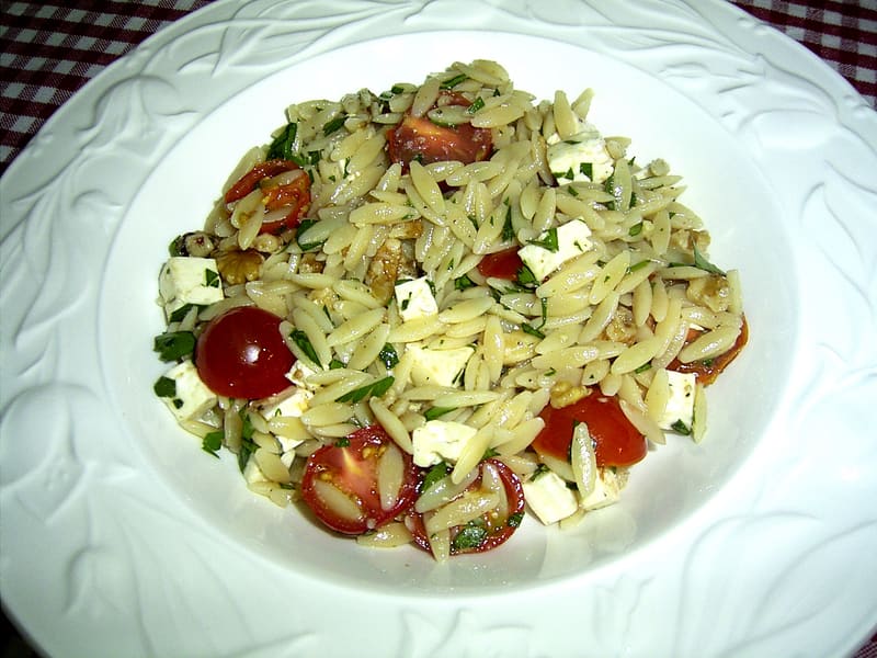 Insalata di pasta greca con risoni
