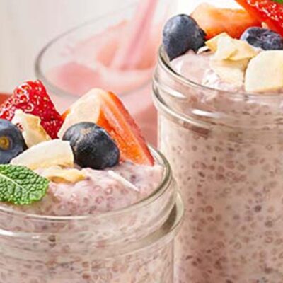 Chia-Pudding und Waldfrüchte