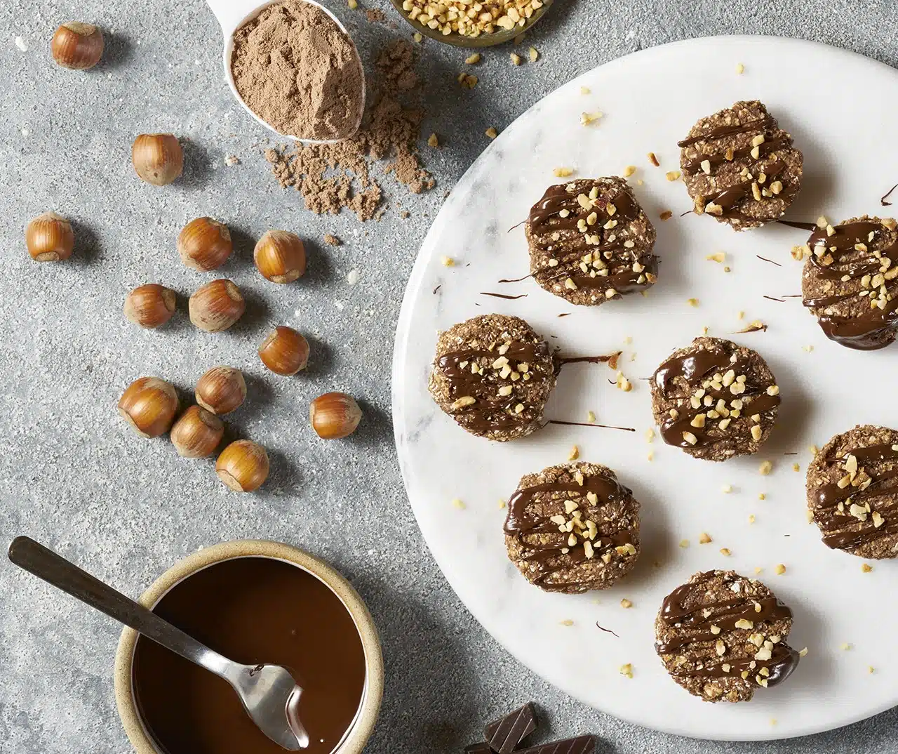 Protein-Cookies aus Schokolade und Haselnuss