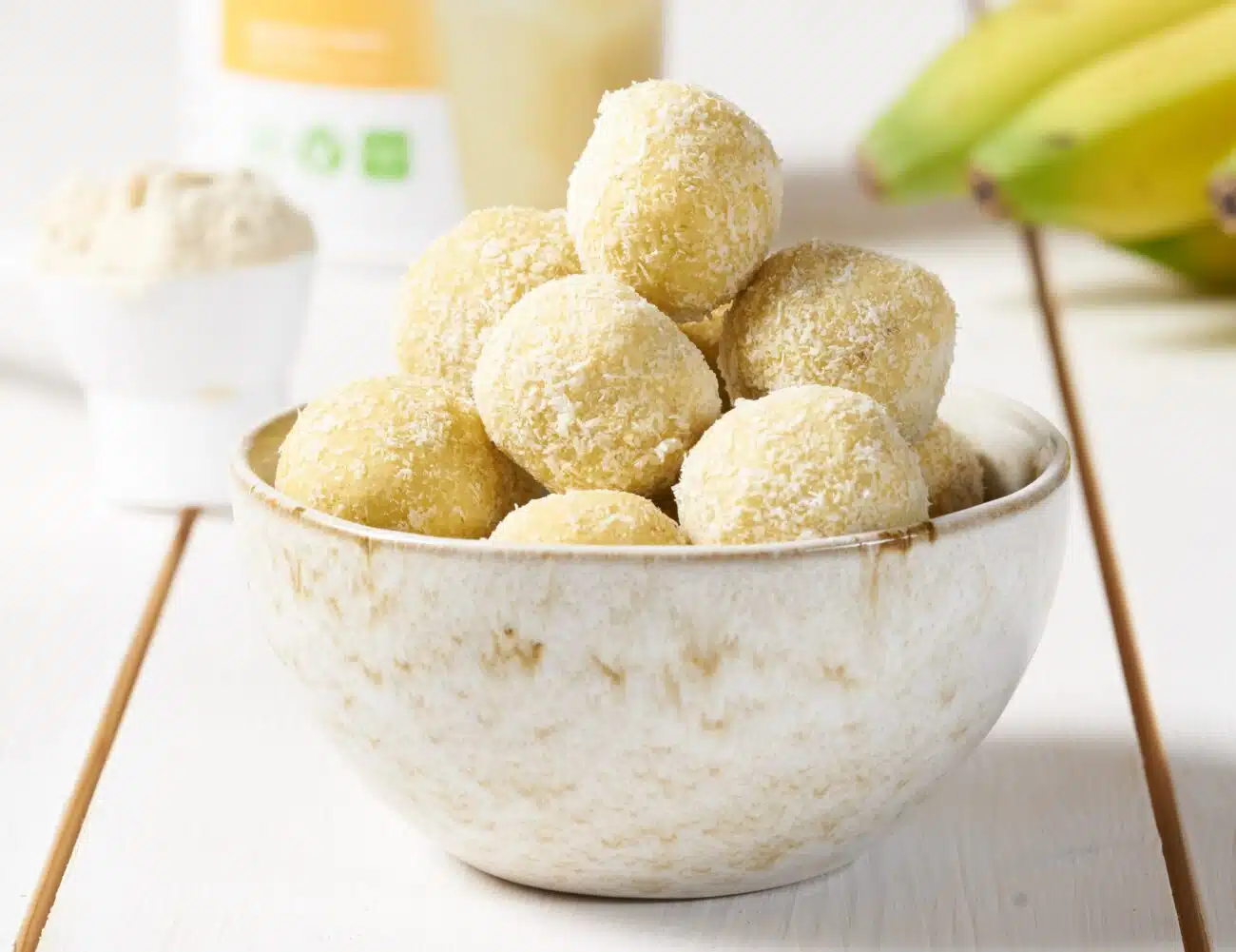 Banana-Coconut-Proteinkugeln