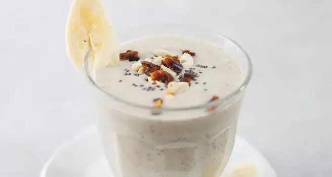 Shake mit Bananen, Walnüssen und Chiasamen